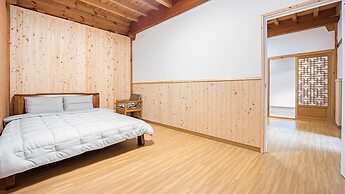 Gangneung Booyoonok Hanok Pension