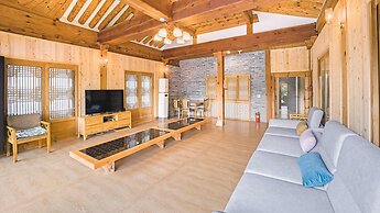 Gangneung Booyoonok Hanok Pension