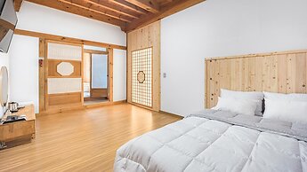 Gangneung Booyoonok Hanok Pension