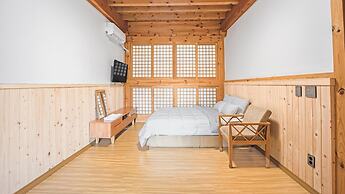 Gangneung Booyoonok Hanok Pension