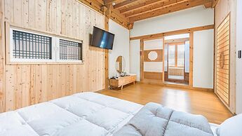 Gangneung Booyoonok Hanok Pension