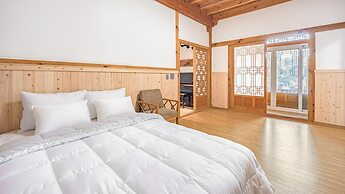 Gangneung Booyoonok Hanok Pension