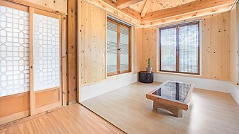 Gangneung Booyoonok Hanok Pension