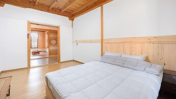 Gangneung Booyoonok Hanok Pension