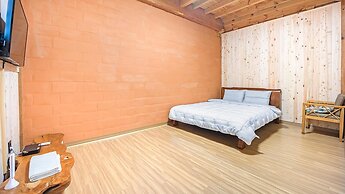 Gangneung Booyoonok Hanok Pension