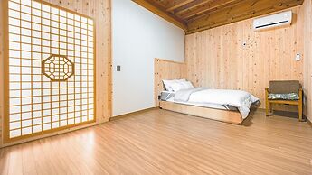 Gangneung Booyoonok Hanok Pension
