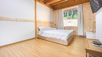 Gangneung Booyoonok Hanok Pension