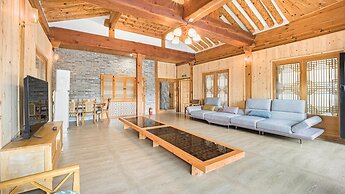 Gangneung Booyoonok Hanok Pension