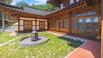 Gangneung Booyoonok Hanok Pension