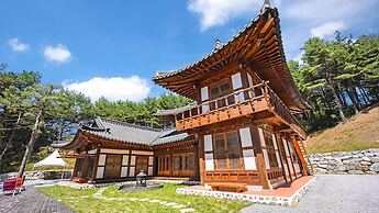 Gangneung Booyoonok Hanok Pension