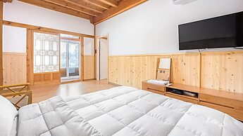 Gangneung Booyoonok Hanok Pension