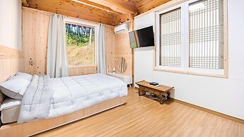 Gangneung Booyoonok Hanok Pension