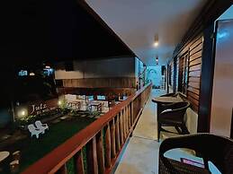 Julz El Nido Inn by Cocotel