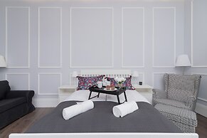 Czapskich Apartment by Renters