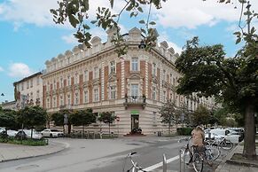 Czapskich Apartment by Renters