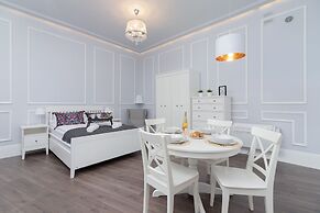 Czapskich Apartment by Renters