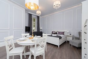 Czapskich Apartment by Renters