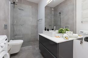 Warsaw Apartment Jurajska by Renters