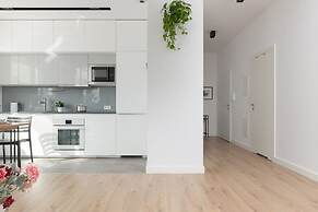 Warsaw Apartment Jurajska by Renters