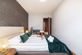 Apatment Lux Chopina by Renters Prestige