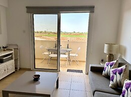 Stunning Spacious 2-bed Apartment in Liopetri