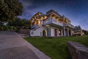 Azatis Luxury Villa