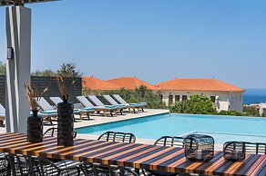 Azatis Luxury Villa