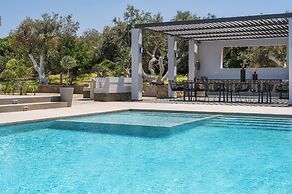 Azatis Luxury Villa