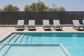 Azatis Luxury Villa