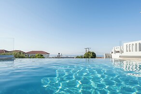 Azatis Luxury Villa