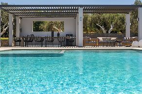 Azatis Luxury Villa