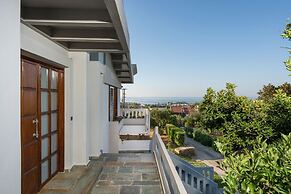 Azatis Luxury Villa