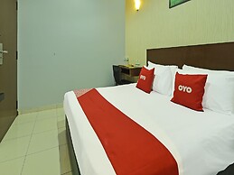 Oyo 90644 M Three Hotel