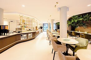 The CORNR Hotel