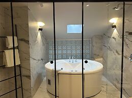 Belle Athenes - Luxury Rooms at Monastiraki Railway Station