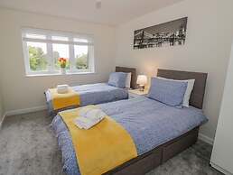 23 Moat House Close