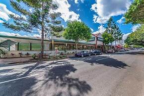 Family Home in Balmoral - Family Stays