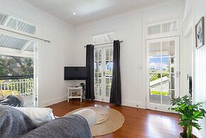 Family Home in Balmoral - Family Stays