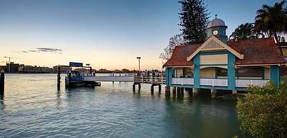 Family Home in Balmoral - Family Stays