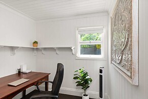 Family Home in Balmoral - Family Stays