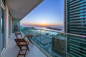 Stylish 2BR apt in Emaar Beachfront w Stunning sea Views