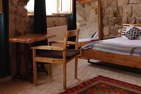 Pinhan Cave Suites