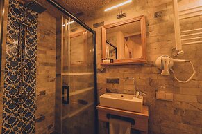 Pinhan Cave Suites