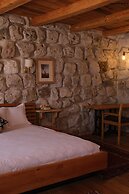 Pinhan Cave Suites