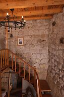 Pinhan Cave Suites