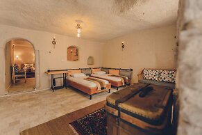 Pinhan Cave Suites