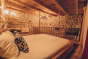 Pinhan Cave Suites