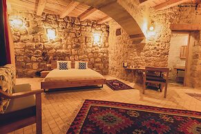 Pinhan Cave Suites
