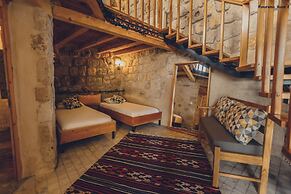 Pinhan Cave Suites