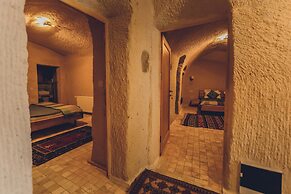 Pinhan Cave Suites
